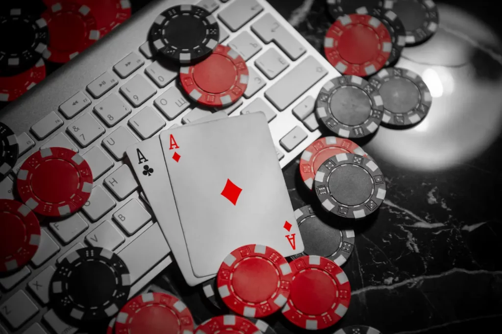 trackers-poker-online