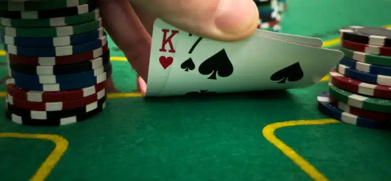 jugar-torneos-poker